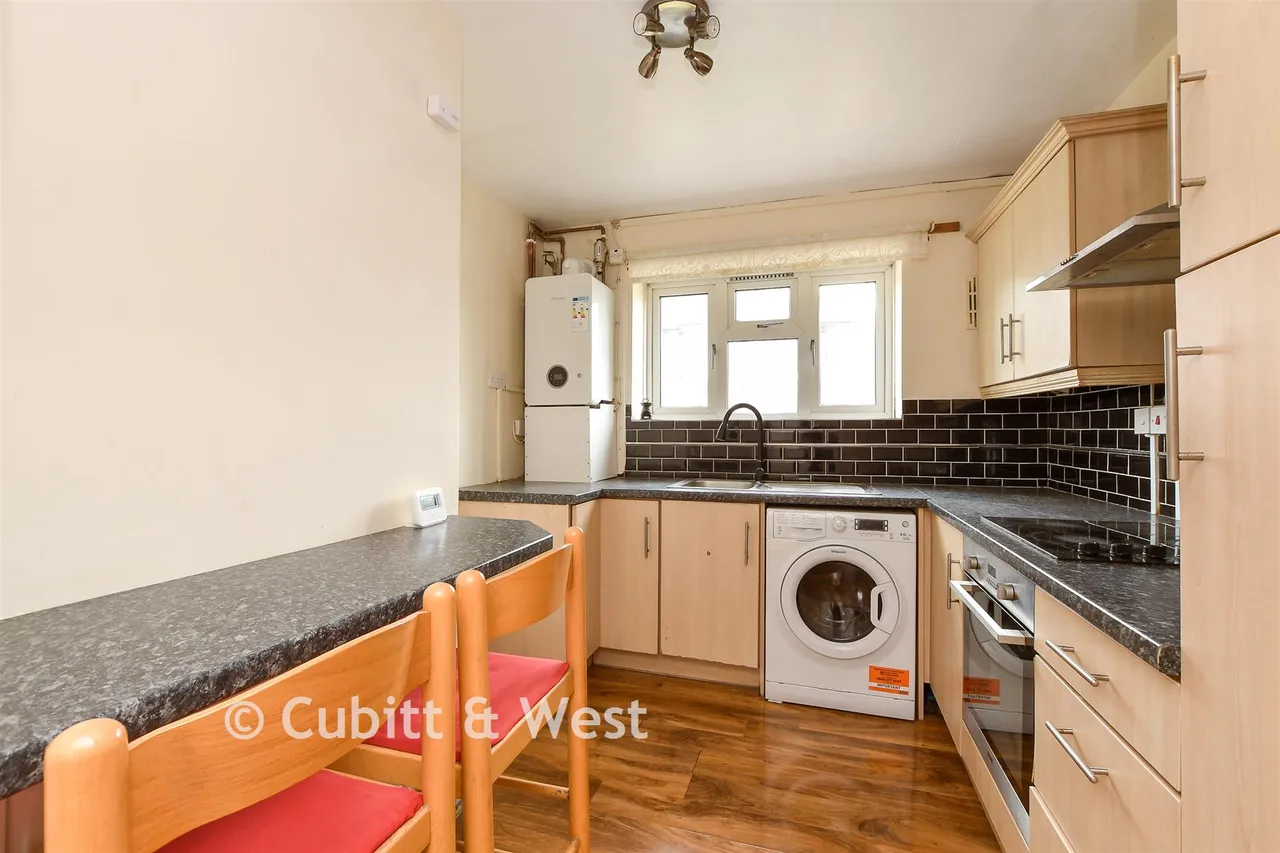Radstock Way, Merstham, RH1, photo 5