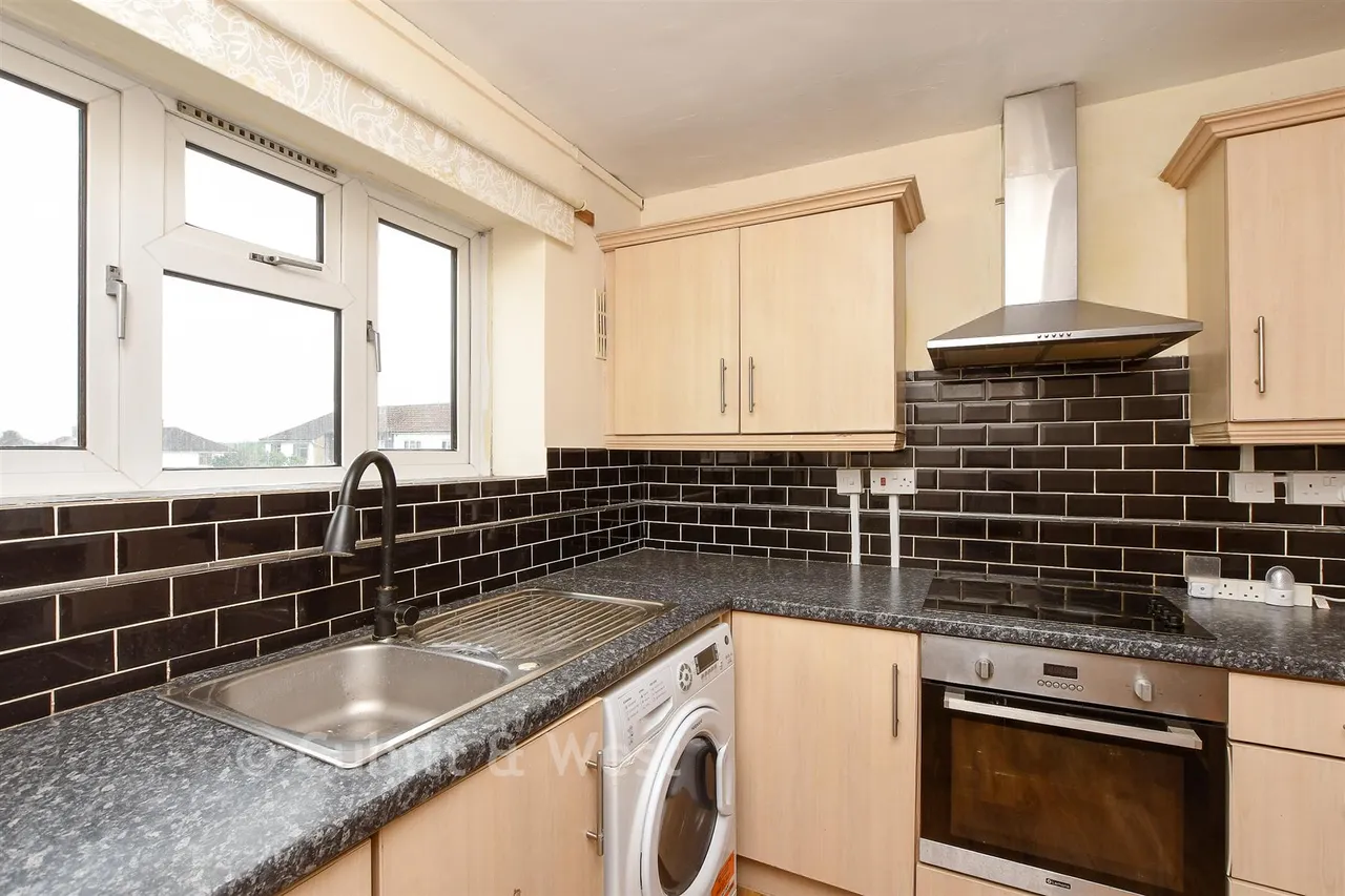 Radstock Way, Merstham, RH1, photo 4