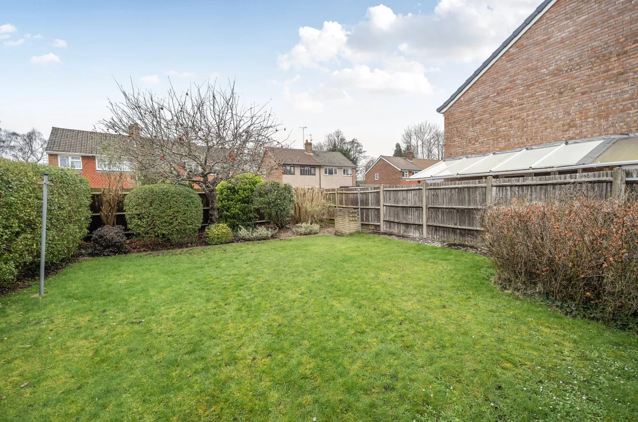 Highfield Path, Farnborough, Hampshire, GU14 0HN, photo 12