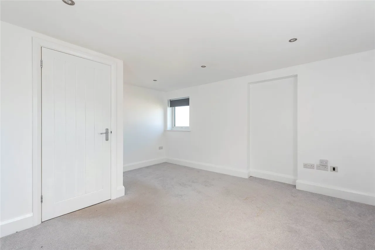 High Street, Brixworth, NN6, photo 32