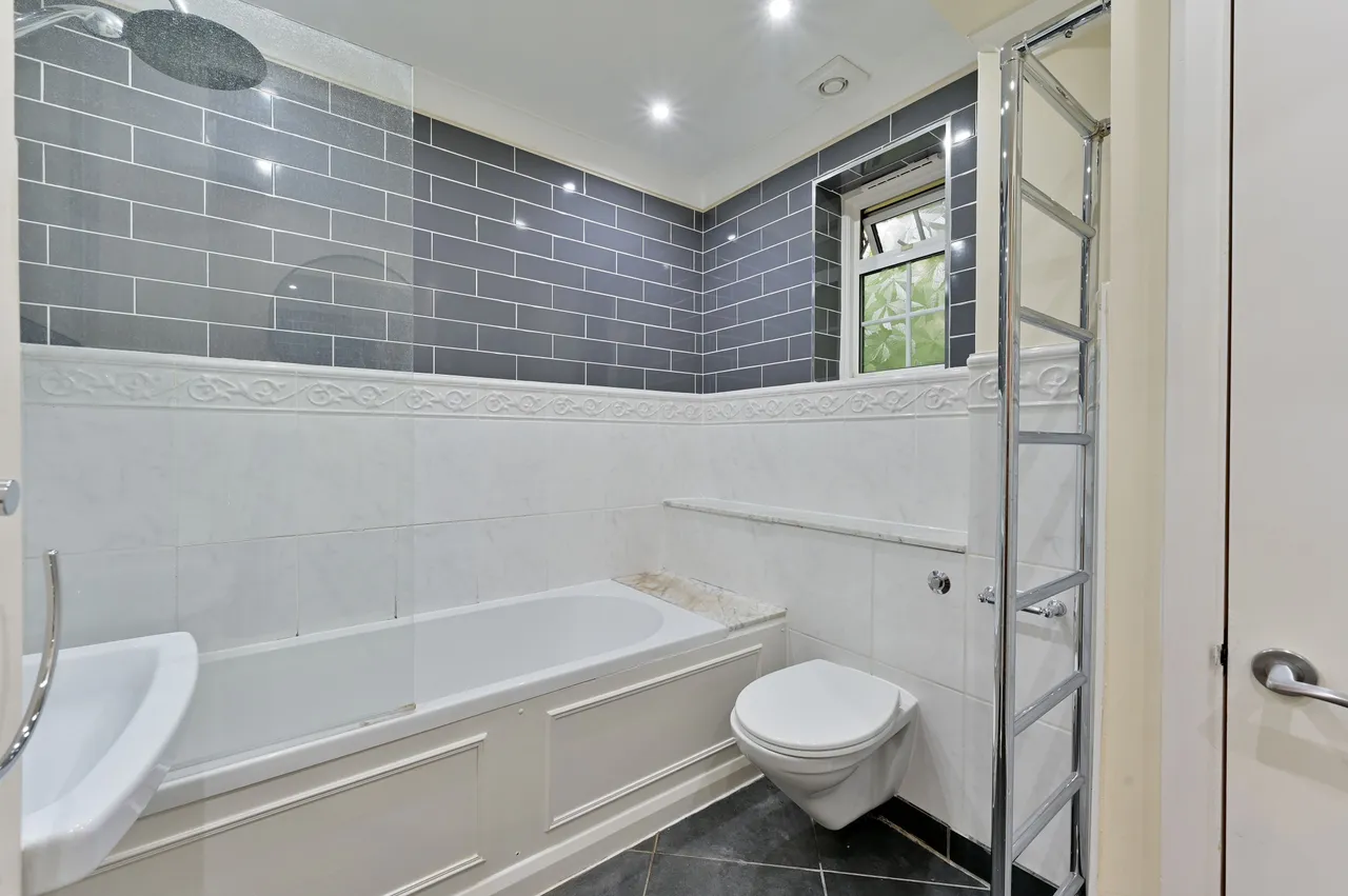 B Downs Court Cottage, 20 The Downs, London, photo 7