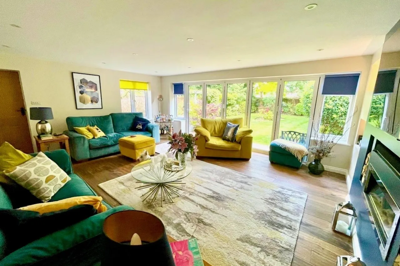 Vicarage Avenue, Surrey Egham, TW20, photo 2