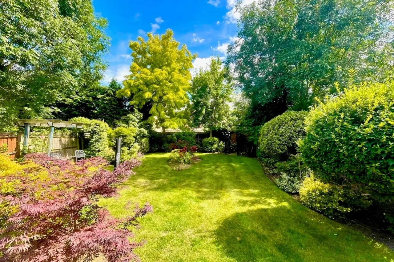 Vicarage Avenue, Surrey Egham, TW20, photo 16