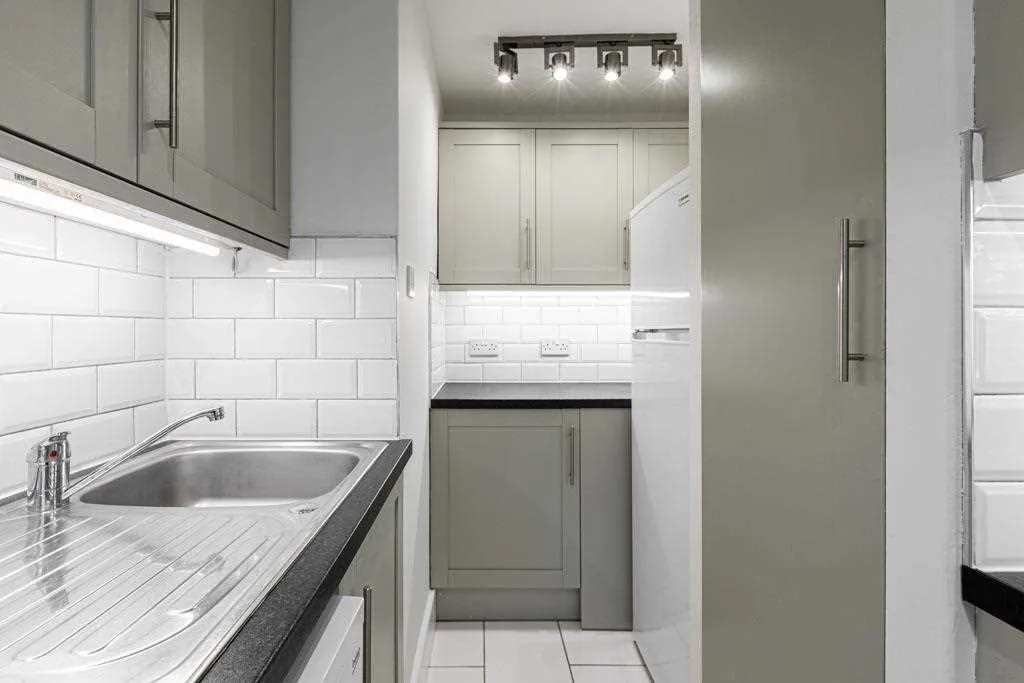 Lupton Street, London, photo 6