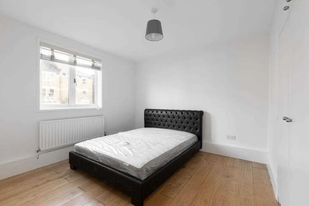 Lupton Street, London, photo 9