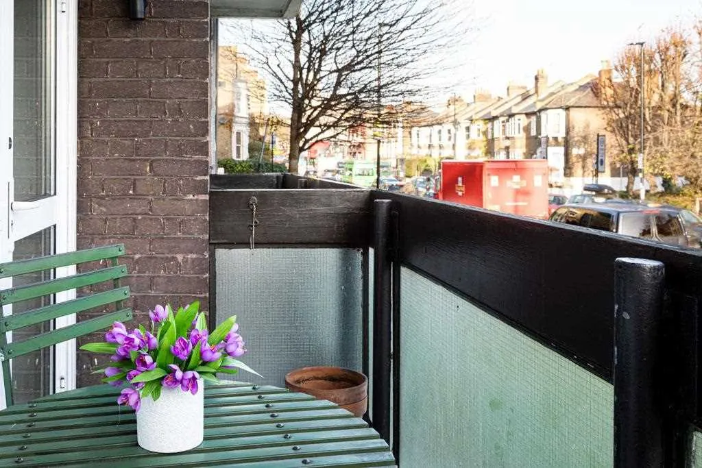 Lupton Street, London, photo 8