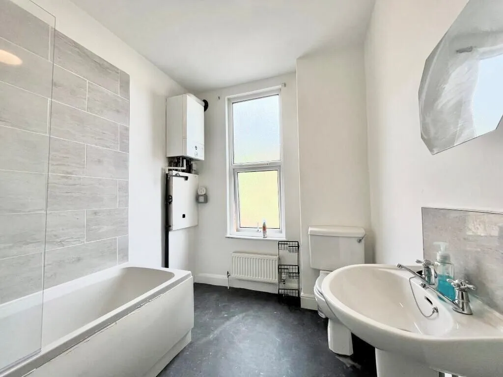 Salisbury Road, LS12, photo 4