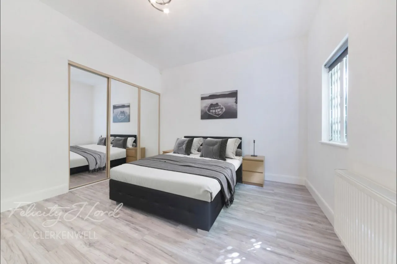 Goswell Road, London, EC1V, photo 3