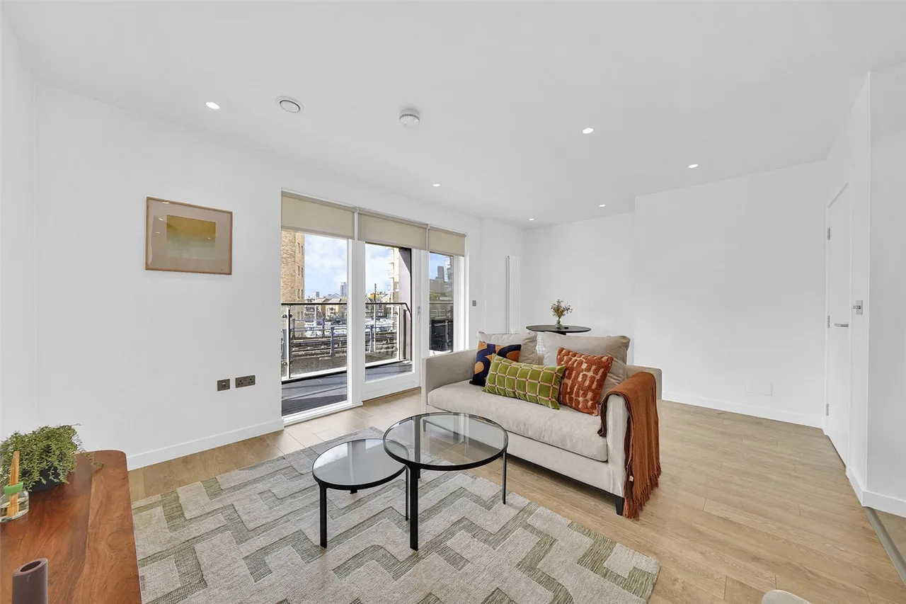 Rolling Mills Mews, London, E14, photo 3
