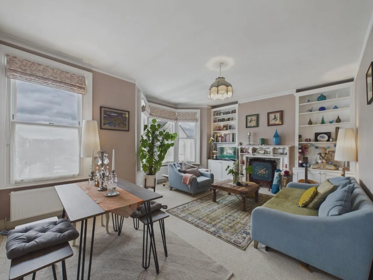 2 bed house for sale — Leghorn Road, London