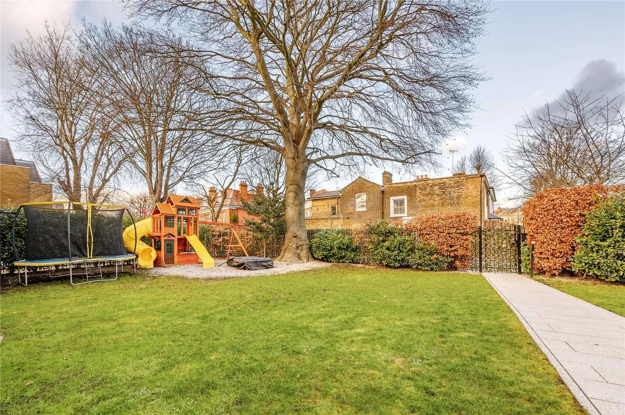 Ashchurch Grove, London, W12 9BT, photo 3