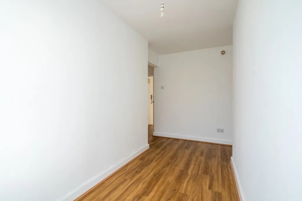 Lansdowne Square, Northfleet, DA11, photo 9