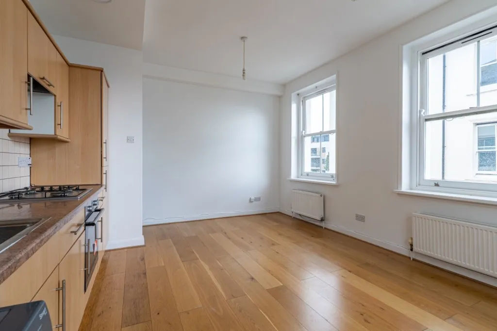 Lansdowne Square, Northfleet, DA11, photo 6