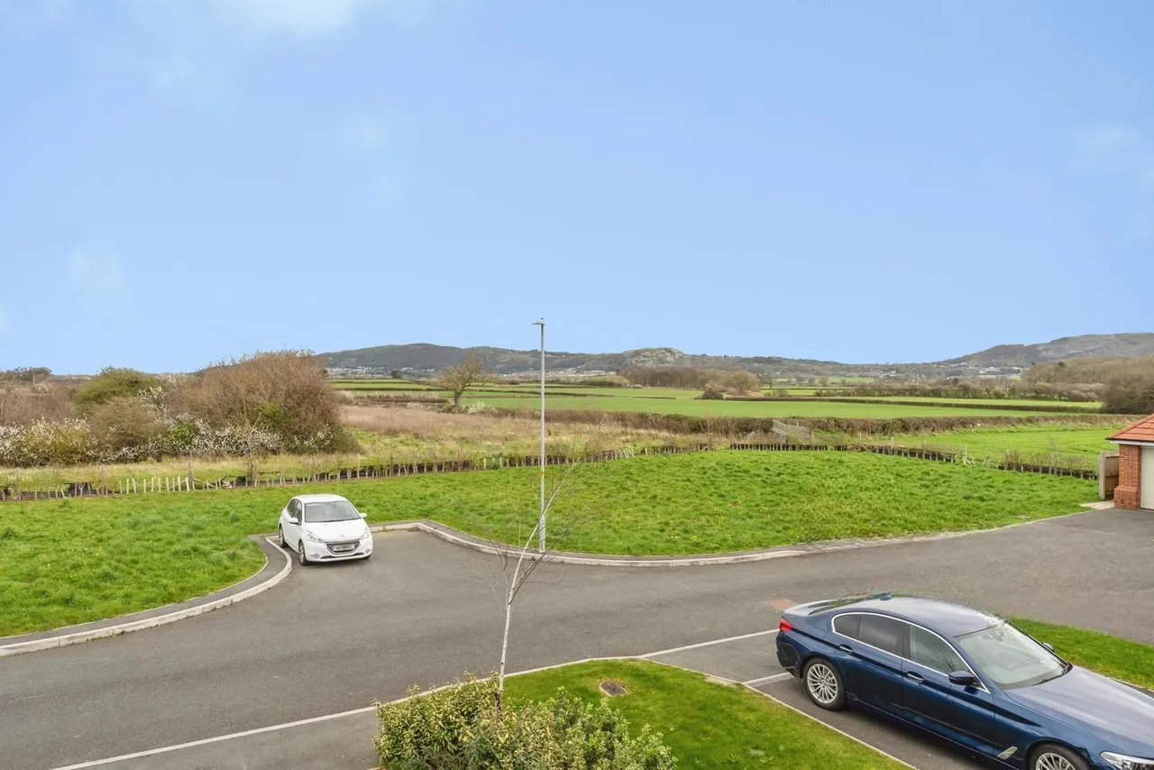 Ffordd Lloyd, Rhyl, LL18, photo 7
