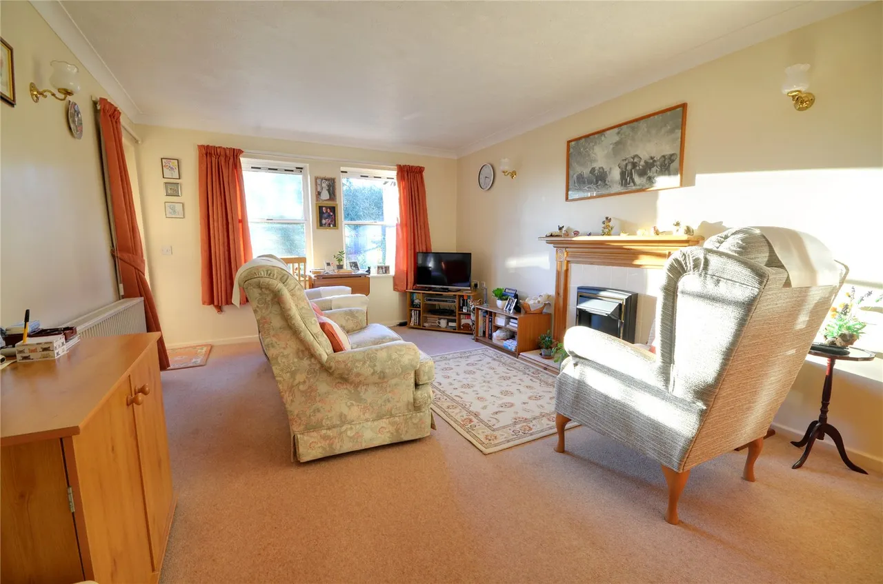 Fairfield Road, East Grinstead, RH19, photo 2