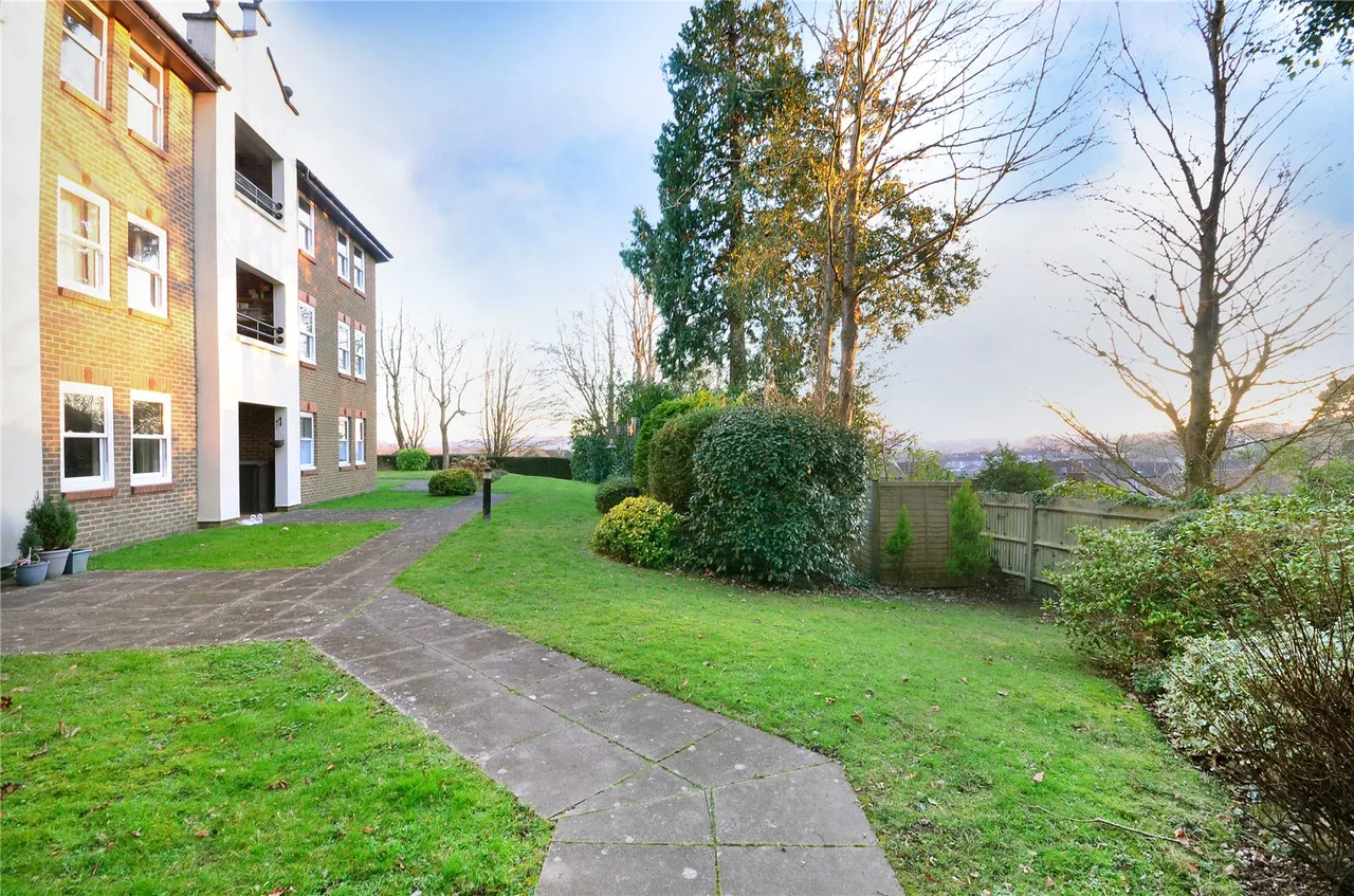 Fairfield Road, East Grinstead, RH19, photo 11