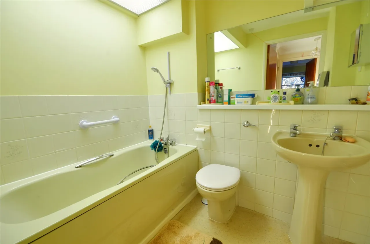 Fairfield Road, East Grinstead, RH19, photo 7