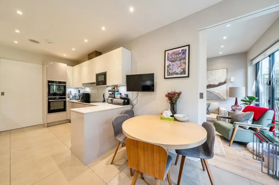 Holmwood Gardens, London, N3, photo 10