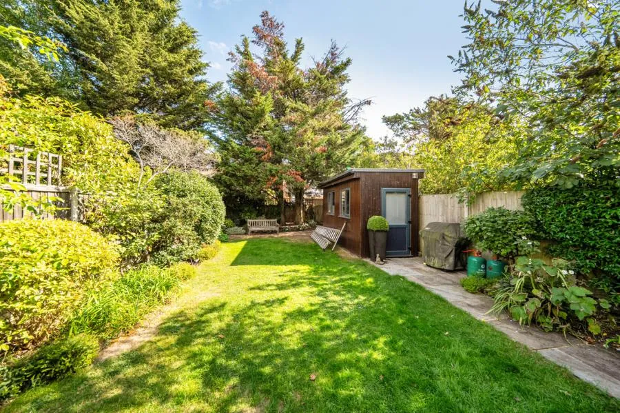 Holmwood Gardens, London, N3, photo 23