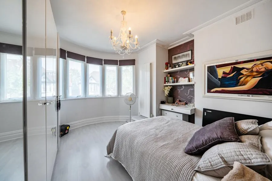Holmwood Gardens, London, N3, photo 15