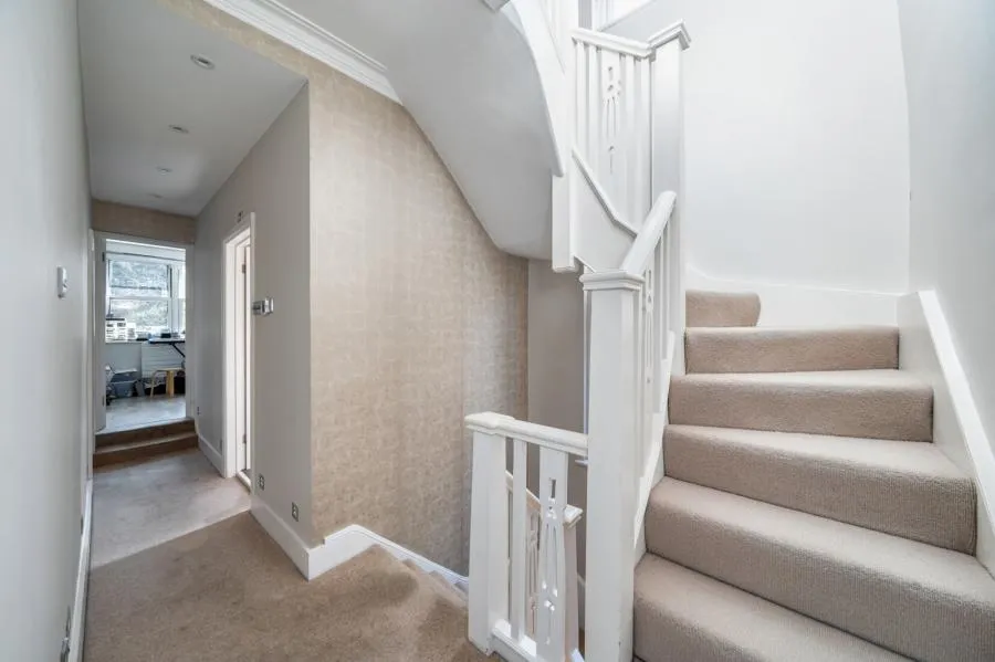 Holmwood Gardens, London, N3, photo 20