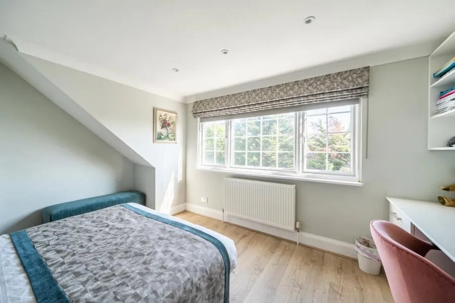 Holmwood Gardens, London, N3, photo 13