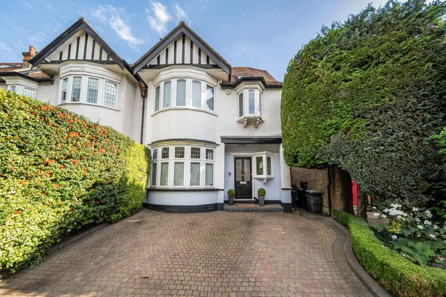 6 bed house for sale, Holmwood Gardens, London, N3