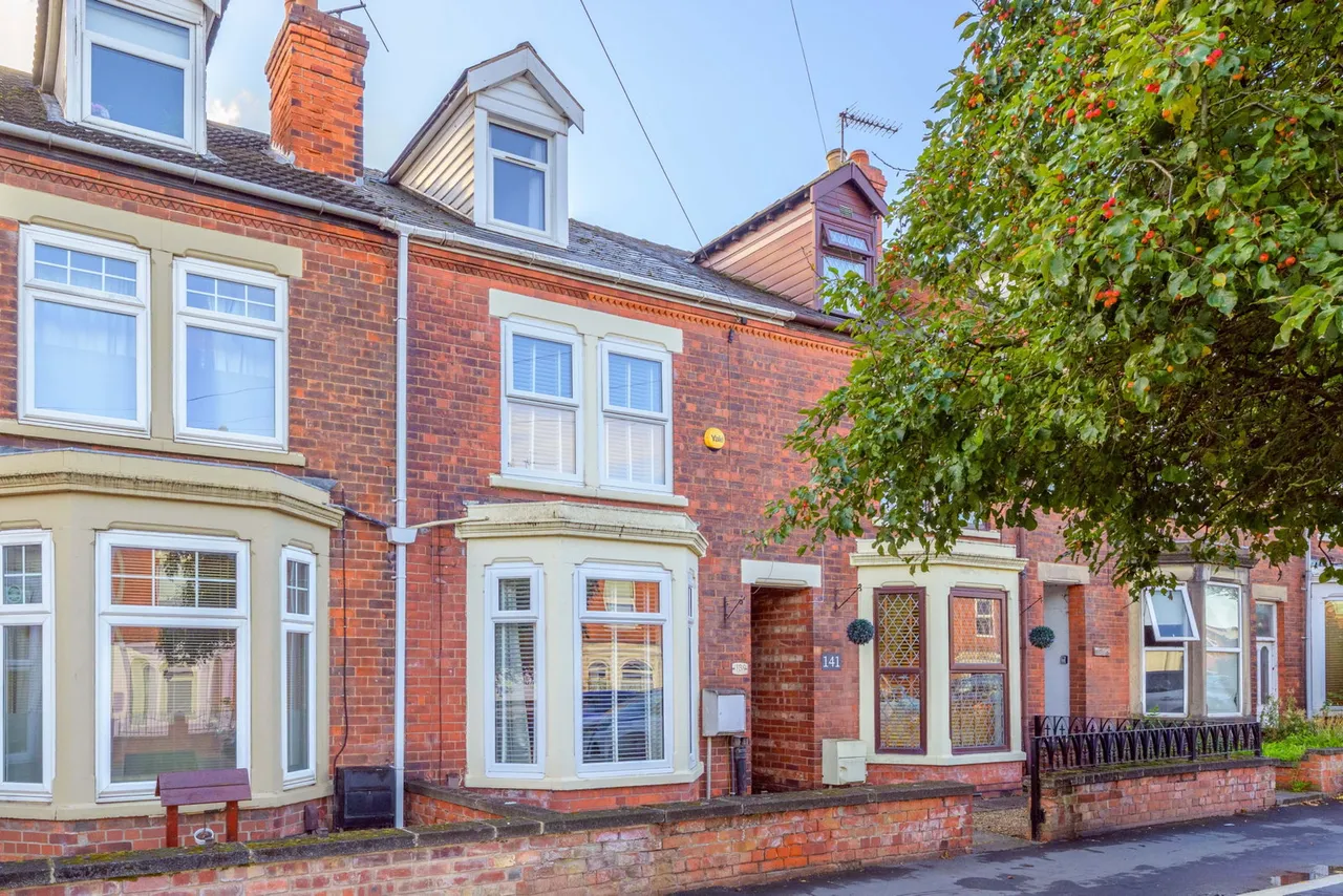 3 bed house for sale — Harlaxton Road in Grantham