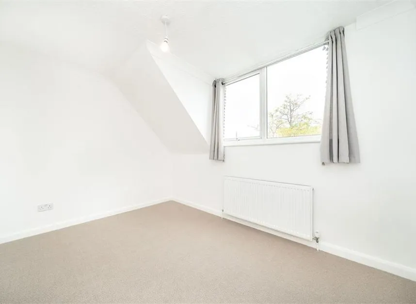 North Place, Middlesex, TW11, photo 5