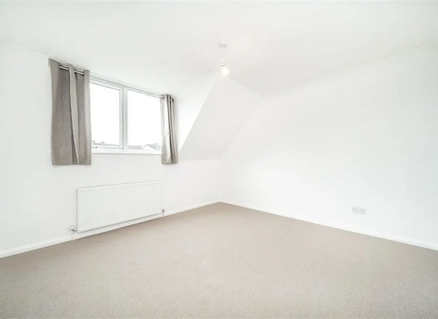 North Place, Middlesex, TW11, photo 4
