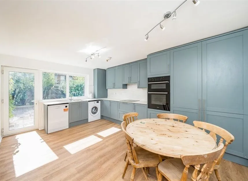 North Place, Middlesex, TW11, photo 2
