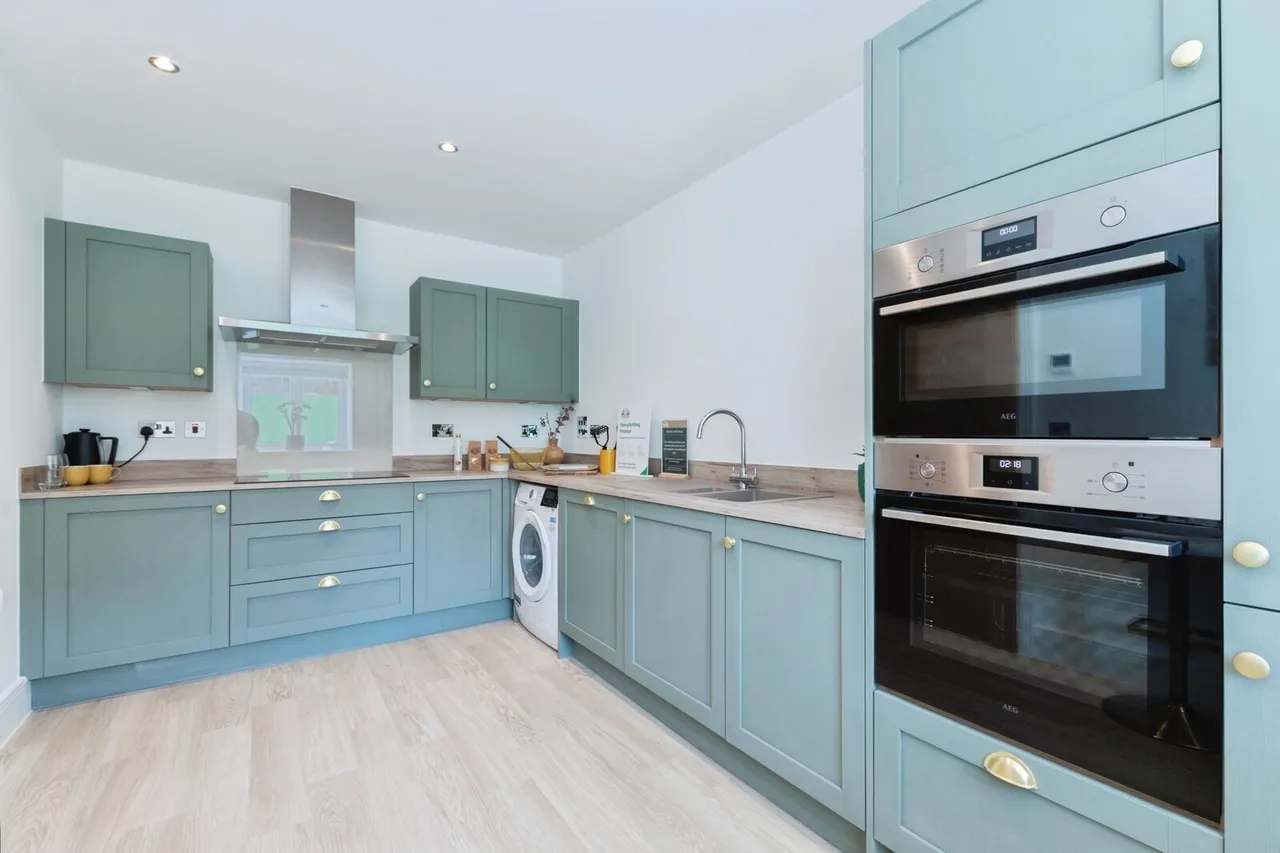 Brockhills Lane, New Milton, photo 8