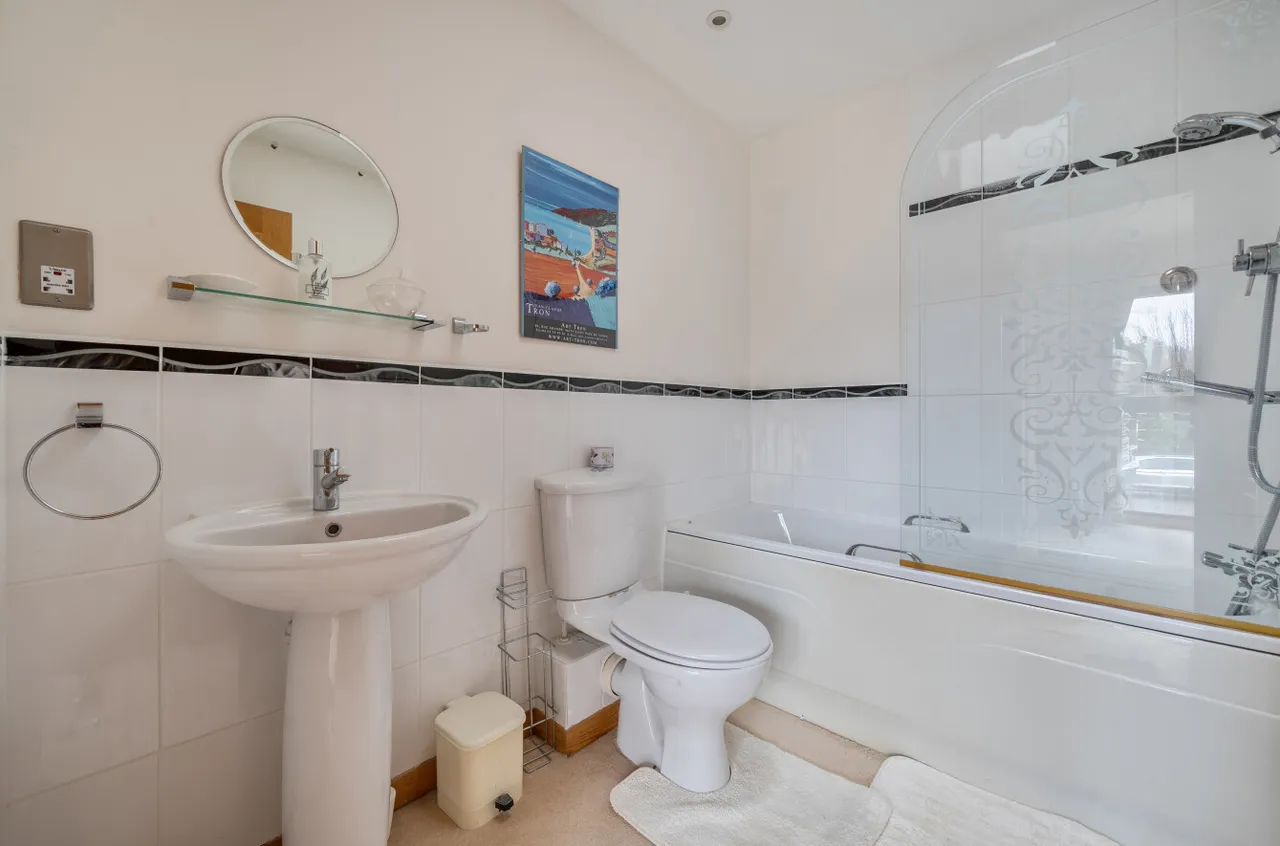Hazel Court, Winchester, SO22, photo 10