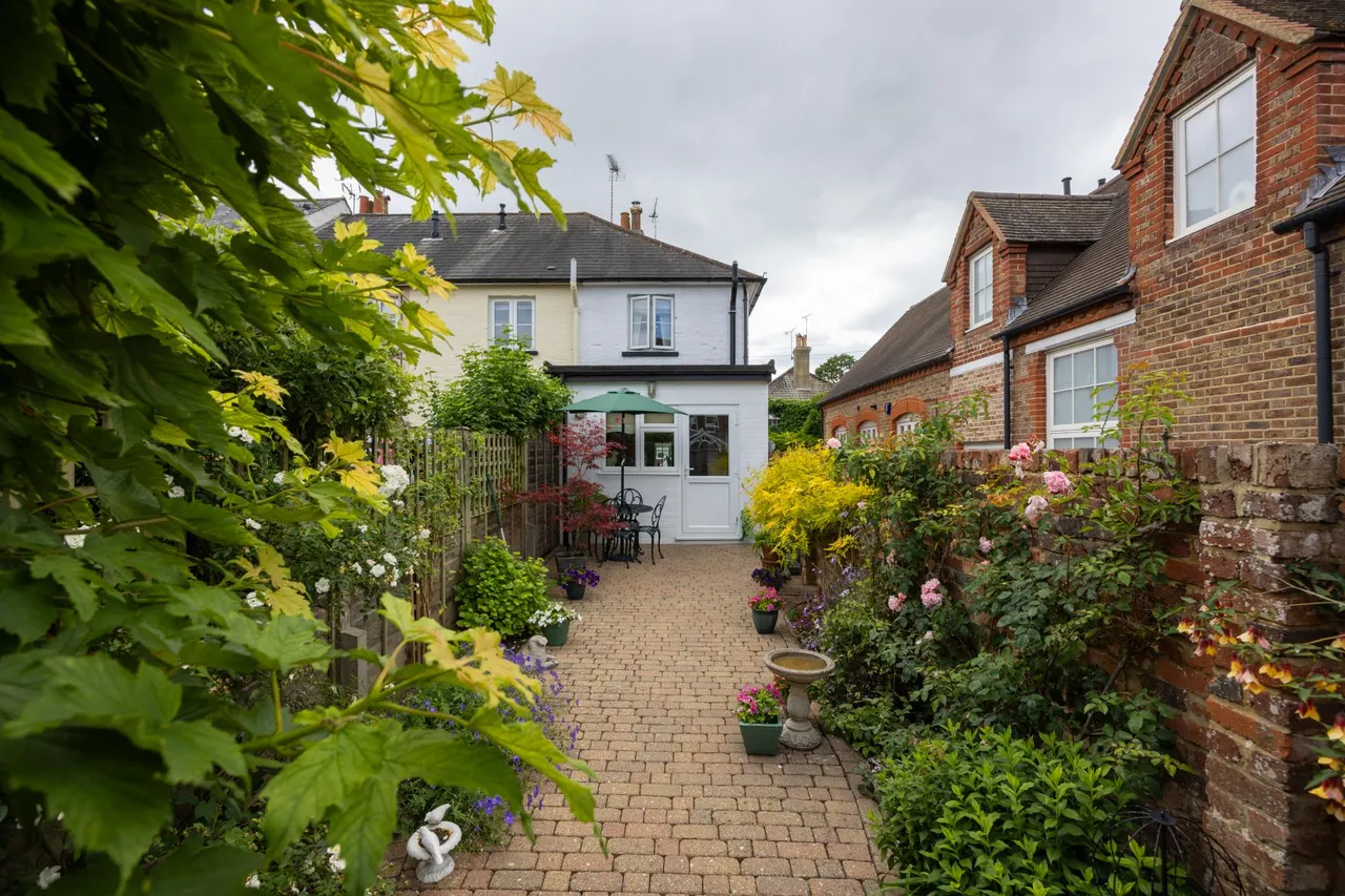 Down Road, Merrow, GU1, photo 16