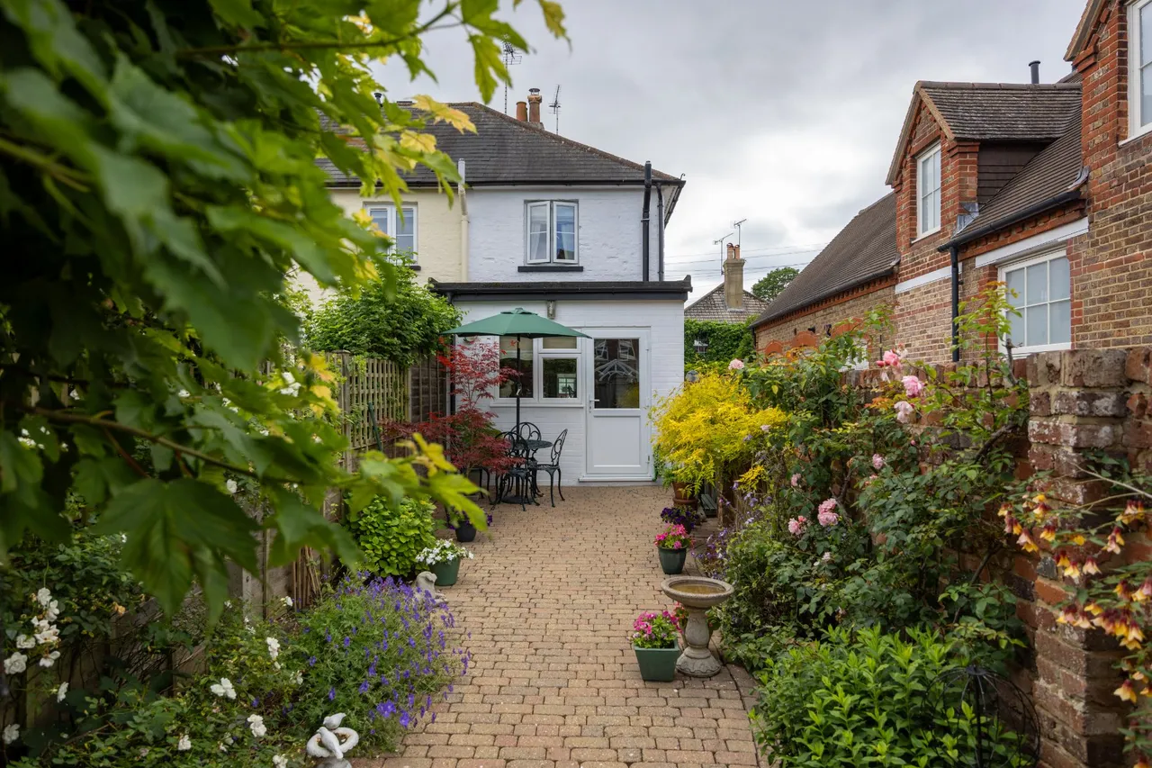 Down Road, Merrow, GU1, photo 17