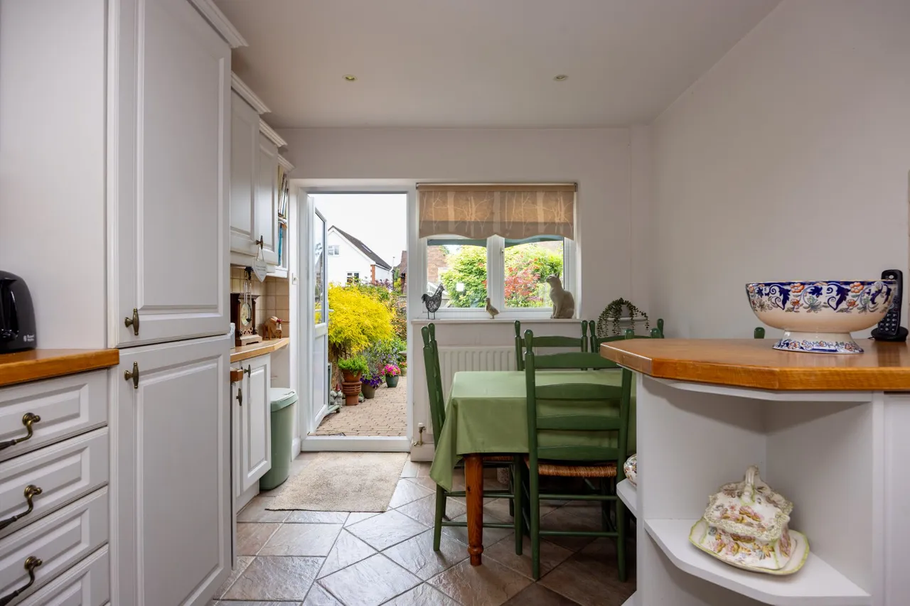 Down Road, Merrow, GU1, photo 11
