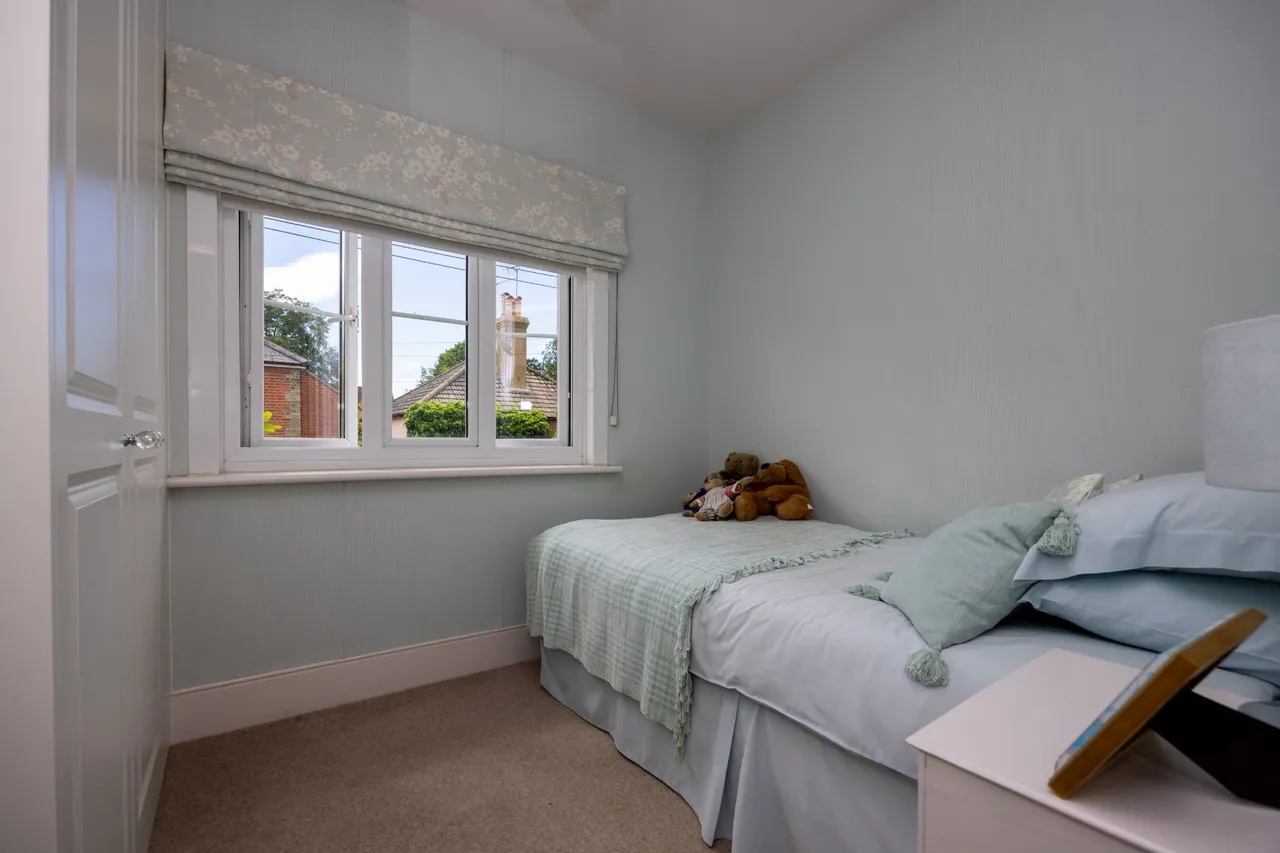 Down Road, Merrow, GU1, photo 19