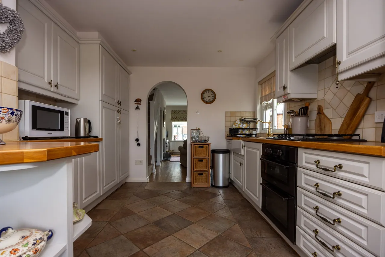 Down Road, Merrow, GU1, photo 13