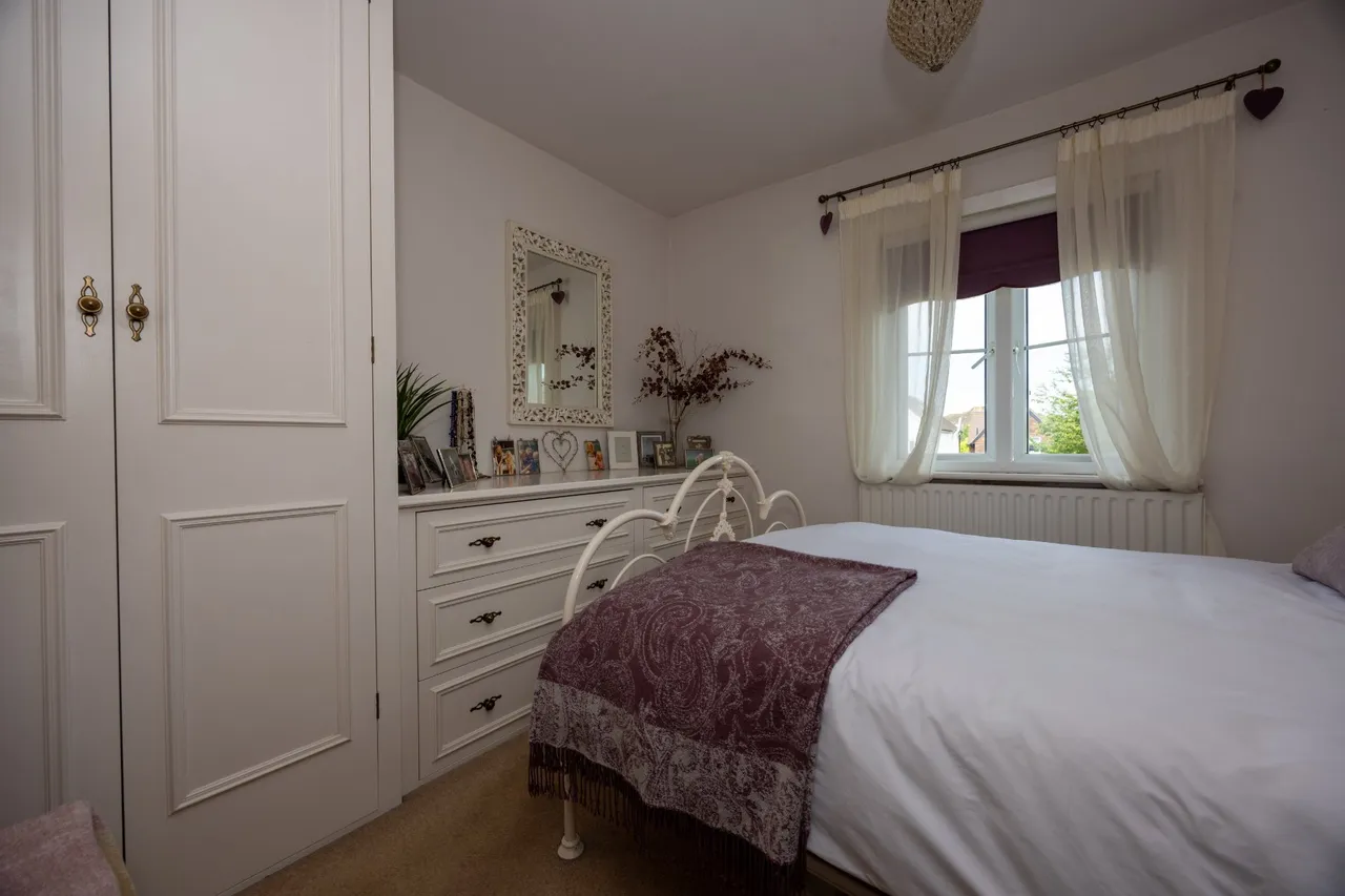 Down Road, Merrow, GU1, photo 25
