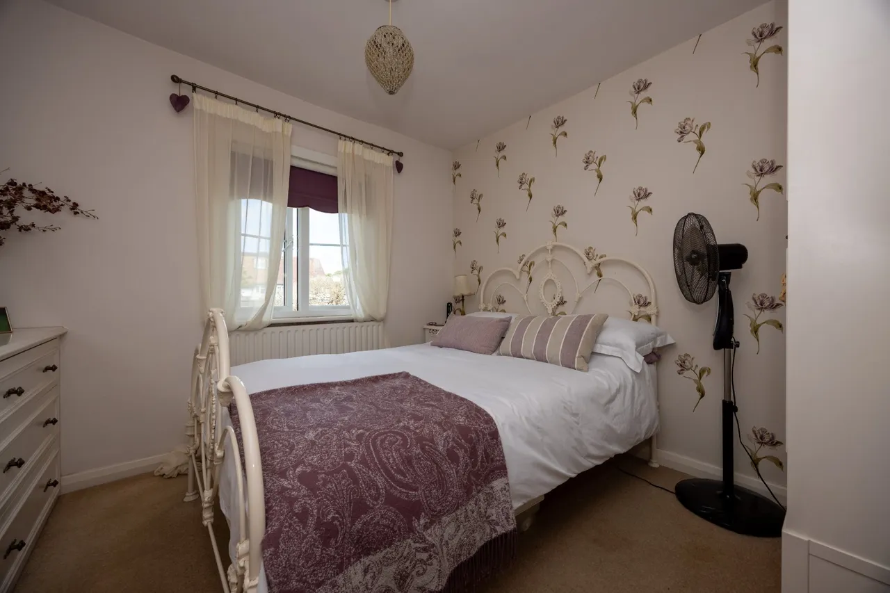 Down Road, Merrow, GU1, photo 26