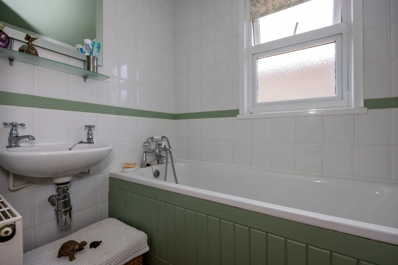 Down Road, Merrow, GU1, photo 22