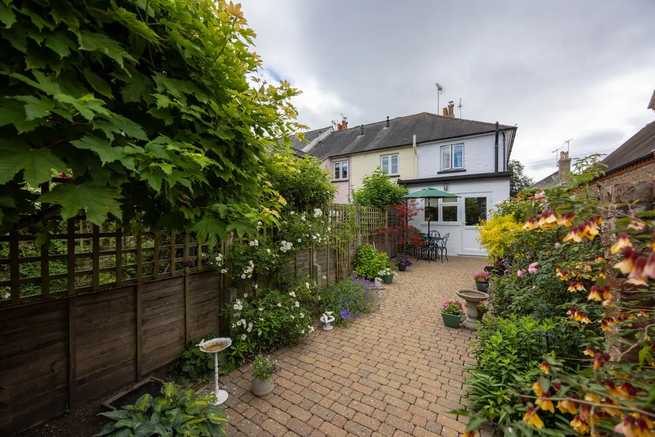 Down Road, Merrow, GU1, photo 18
