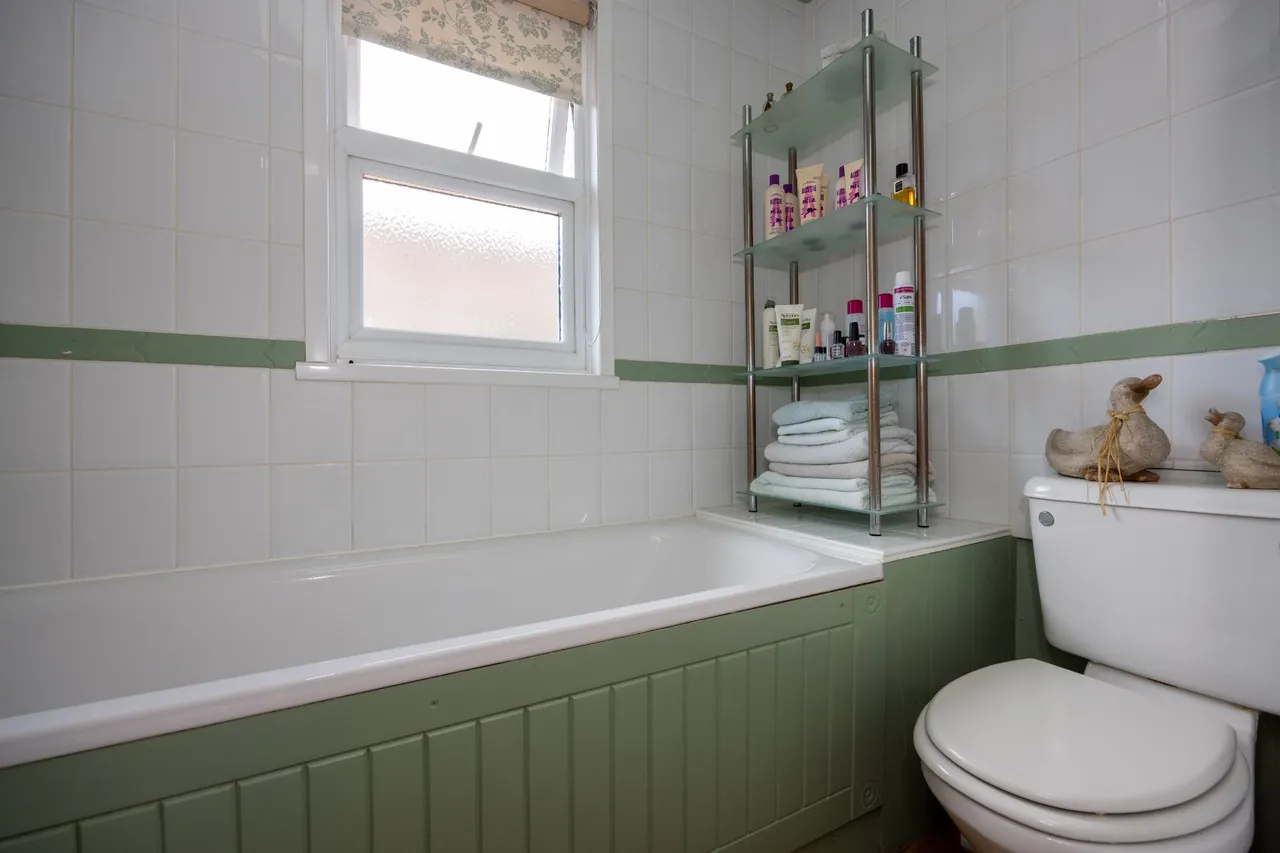 Down Road, Merrow, GU1, photo 23