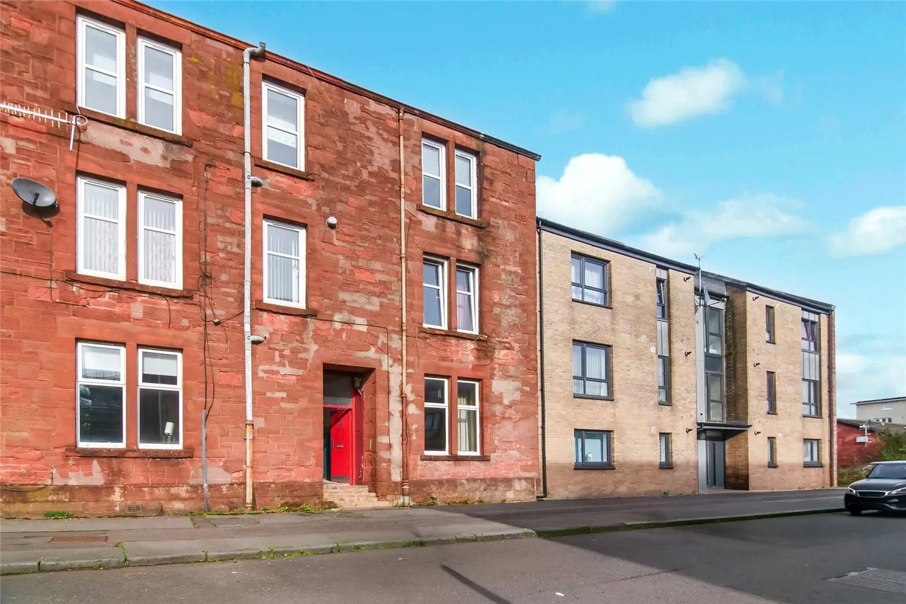 3 bed flat for sale, Susannah Street, Alexandria, G83