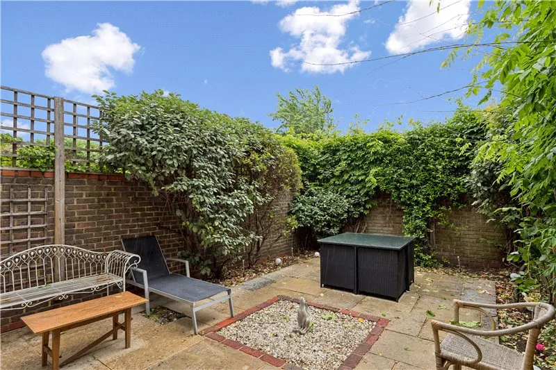 Whistlers Avenue, London, Morgans Walk, Battersea Church Road, SW11, photo 6