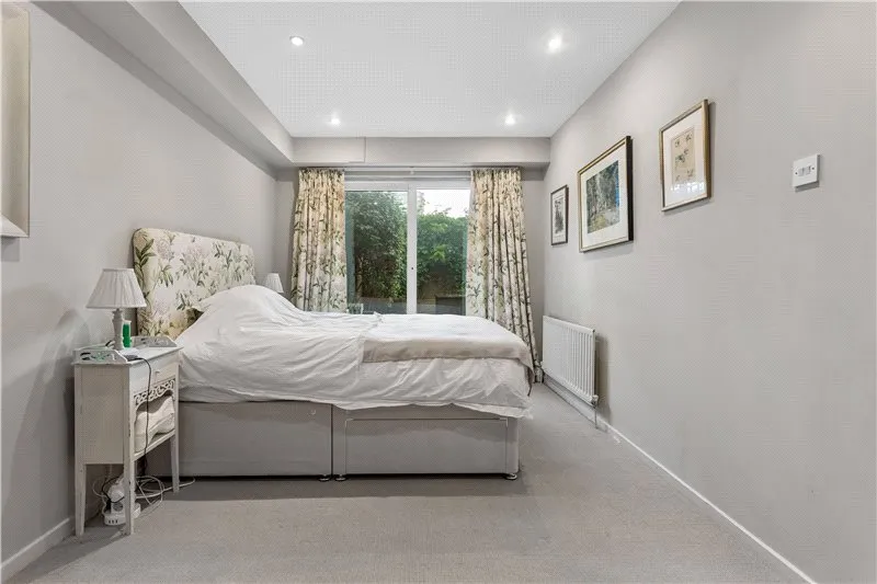 Whistlers Avenue, London, Morgans Walk, Battersea Church Road, SW11, photo 10