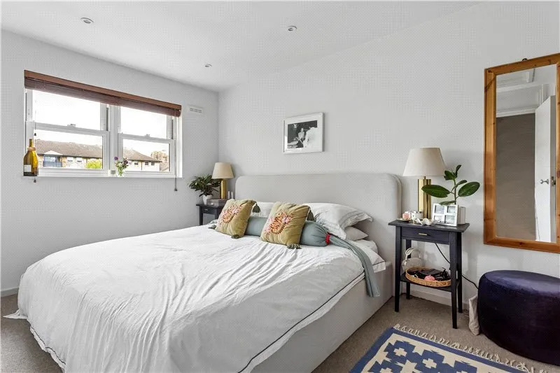 Whistlers Avenue, London, Morgans Walk, Battersea Church Road, SW11, photo 11