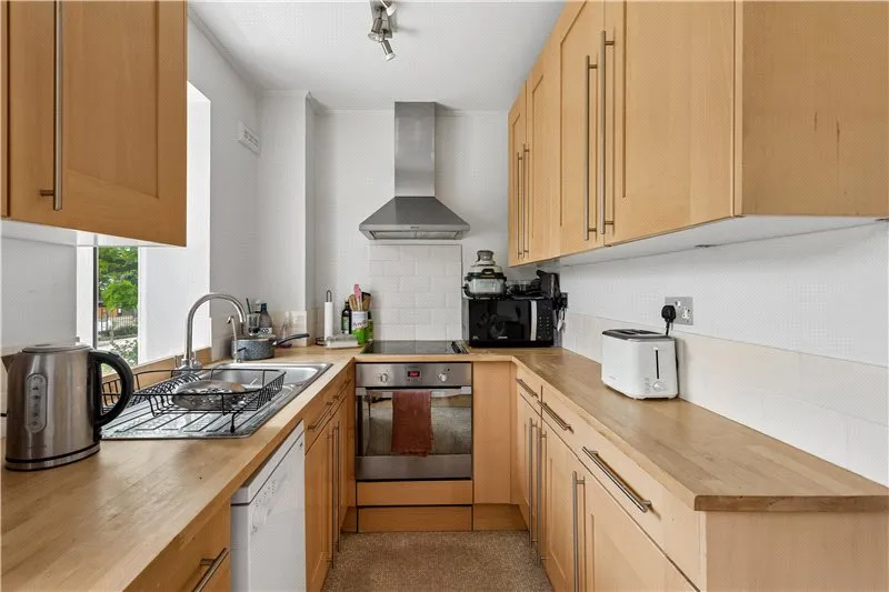 Whistlers Avenue, London, Morgans Walk, Battersea Church Road, SW11, photo 8