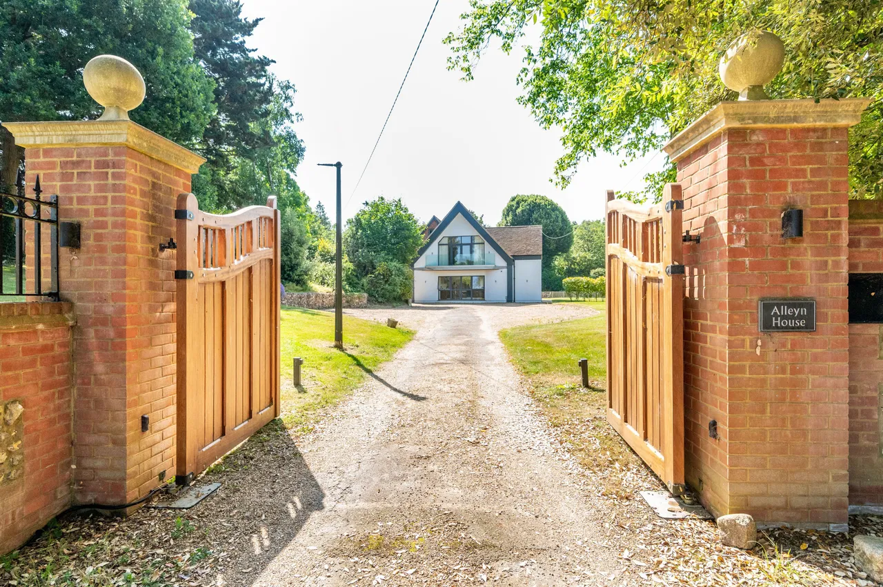 5 bed house for sale — Alleyn House, Alleyns Lane, Maidenhead