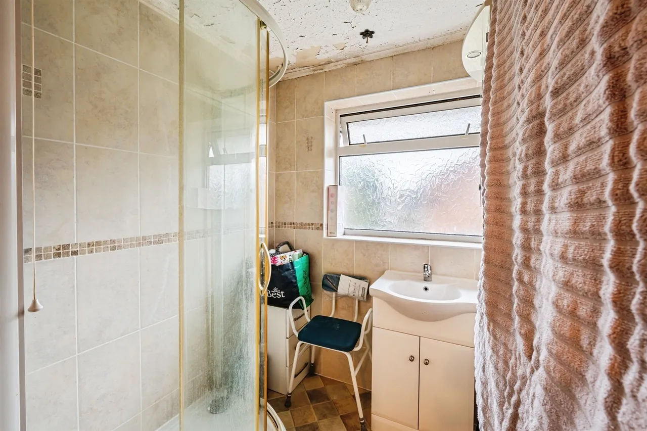 Hythe Crescent, Seaford, BN25, photo 13